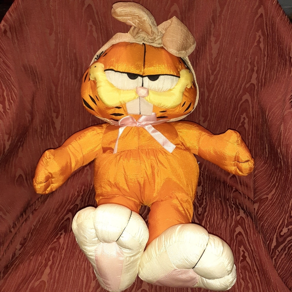 Dankin Garfield Plush Stuffed Nylon Animal BUNNY With Ears/Large Teeth